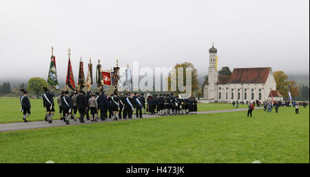 Allemagne, Bavière, région de l'Allgäu, Swan, pèlerinage, croyants, personnalisé, Bavarois, traditions, à pieds, vêtements, culture, culturel, l'Allemagne du Sud, la tradition, l'église, folklore, costume national, bénédiction, fête, vacances, drapeaux, saint, service, Procession, Banque D'Images