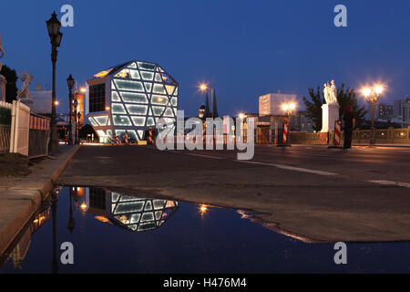 Allemagne, Berlin, Humboldt's Fort, éclairé, Schlossbrücke (pont du château), de statues, de nuit, Banque D'Images