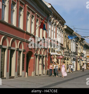 La Serbie, Vojvodina, Novi Sad, zone piétonne, terrasse, les femmes, le modèle ne libération, ville, centre-ville, rue commerçante, Donaustrasse, bâtiment, architecture, boutiques, bibliothèque, personne, à pied, touristiques, de l'extérieur, l'été, Banque D'Images