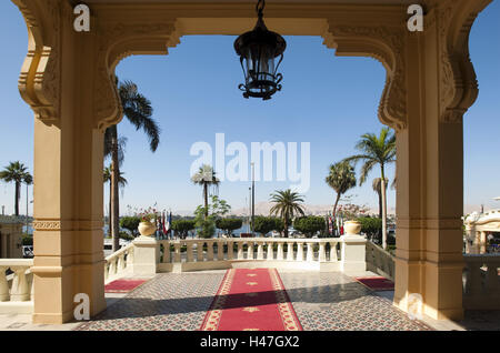 Egypte, Louxor, le Sofitel Winter Palace Luxor, hôtel 5 étoiles traditionnel de l'époque coloniale britannique, l'âge d'entrée de l'hôtel vue sur le Nil, Banque D'Images