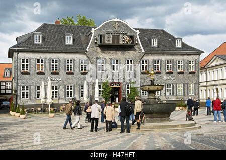 Allemagne, Basse-Saxe, Schleswig-Holstein district, Goslar, marché, touristes, Kaiserringhaus (Emperor's ring house), à l'extérieur, Banque D'Images