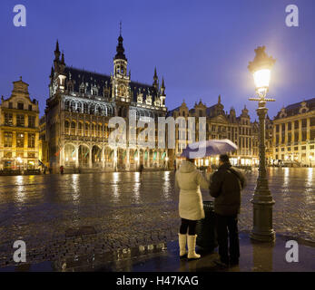 Belgique, Bruxelles, Grand-Place, grand marché, couple, soirée, Banque D'Images