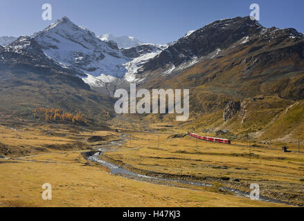 La Suisse, les Grisons (canton), col de la Bernina, chemin de fer Rhétique (Rhätische Bahn), le Piz Palü, Banque D'Images