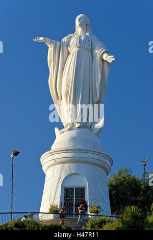 L'Amérique du Sud, Chili, Santiago du Chili, la montagne Cerro San Cristobal, statue de la Vierge Marie, les visiteurs, Banque D'Images