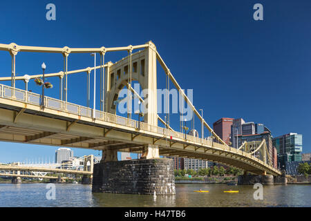 Trois SŒURS KAYAKS LES PONTS DE LA RIVIÈRE ALLEGHENY PITTSBURGH PENNSYLVANIA USA Banque D'Images