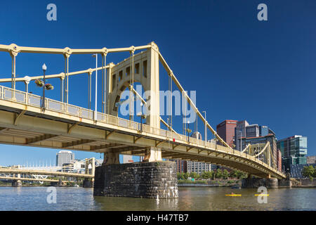 Trois SŒURS KAYAKS LES PONTS DE LA RIVIÈRE ALLEGHENY PITTSBURGH PENNSYLVANIA USA Banque D'Images