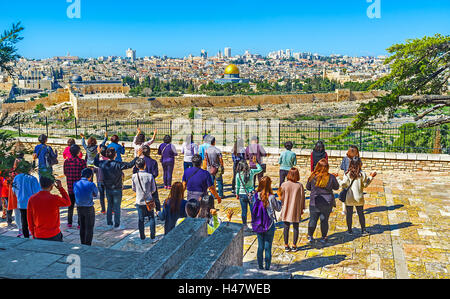 Les prières chanter la Godspell sur le Mont des Oliviers, à Jérusalem, à l'ancien Israël. Banque D'Images