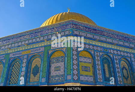 L'un des huit coins du Dôme du Rocher, couvert avec des motifs islamiques, Jérusalem, Israël. Banque D'Images