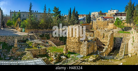 Panorama de la piscine de Bethesda site archéologique avec les vestiges de l'époque byzantine, le Temple de Jérusalem, Israël. Banque D'Images