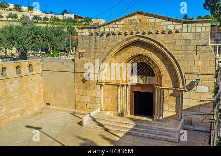 La façade de l'église de l'Assomption (Mary's Tomb), situé au pied du Mont des Oliviers, Jérusalem, Israël. Banque D'Images