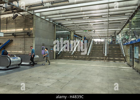 Intérieur de la station de métro London Bridge, Londres Angleterre Royaume-Uni UK Banque D'Images