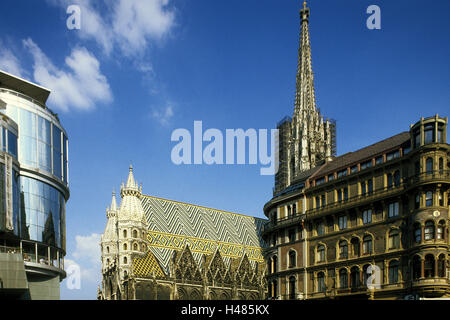 L'Autriche, Vienne, Stephansdom, sur la gauche : maison Haas, Hans Hollein, façade de l'espace angle / Stephans, tranchées Banque D'Images