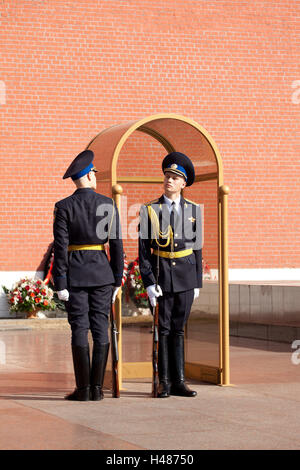 Moscou, Kremlin, relève de la garde sur la tombe du soldat inconnu, Banque D'Images