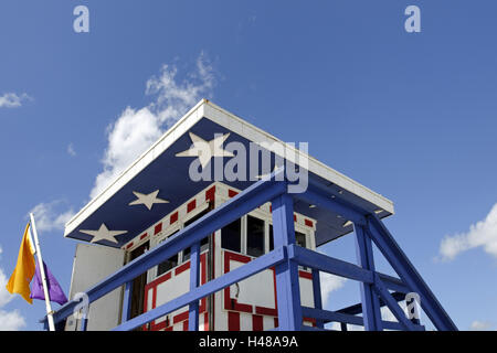 Beach lifeguard tower ST', '13 avec la peinture dans le style de la US flag, l'océan Atlantique, Miami South Beach, Florida, USA, Banque D'Images