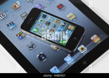 L'iPad 2, l'iPhone 4, l'affichage, les applications, programmes, moyens close-up, multi-fonction de l'air, Banque D'Images