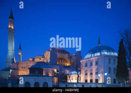 La Turquie, Istanbul, Sultanahmet, l'Hagia Sophia est d'une ancienne église, mosquée et plus tard aujourd'hui d'un musée, vue d'ensemble avec des tours, Banque D'Images