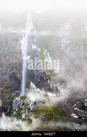 Cascade de Bad Urach en hiver, Baden-Wurttemberg, Allemagne, Banque D'Images