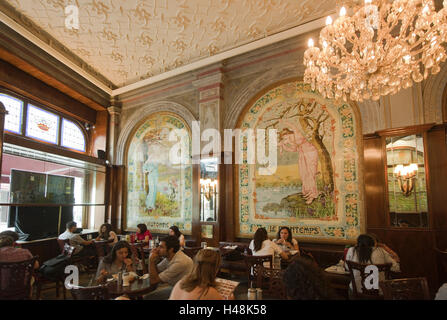 La Turquie, Istanbul, Beyoglu, Istiklal Caddesi, l'art nouveau café Markiz propose des paris atmosphère, Banque D'Images