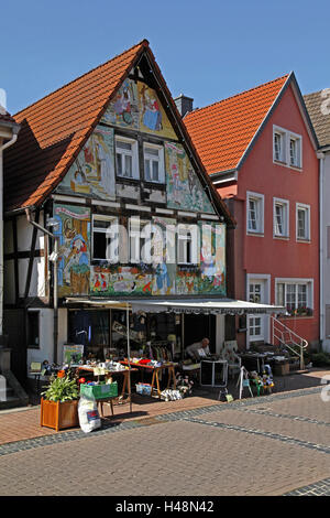 Allemagne, Hesse, Bonaduz dans la rue, les frères fury rue, maison, façade avec des motifs du conte de fées des frères Grimm, peint Banque D'Images