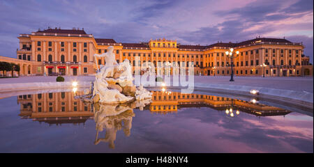 L'Autriche, Vienne, 13e arrondissement, Hietzing, château Schönbrunn, eh bien, le soir, Banque D'Images