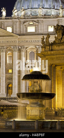 Fontaine en face de la Basilique St Pierre, la Place Saint Pierre, Rome, Latium, Italie, Banque D'Images