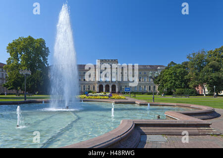 Allemagne, Baden-Württemberg, Karlsruhe, Friedrichsplatz, state museum d'histoire naturelle, fontaine, Banque D'Images