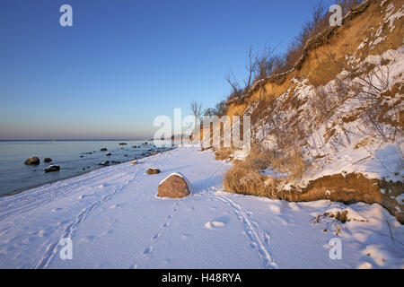 Wintry côte escarpée près de village Timmen sur la mer Baltique, l'île de Poel Banque D'Images