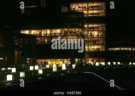 Allemagne, Hambourg, Düsseldorf, port des médias, la construction, le verre, avant la nuit, Banque D'Images