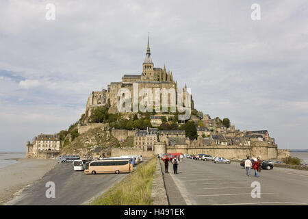 La France, l'Atlantique, la Bretagne, du Mont Saint Michel, d'un terrain de stationnement, à marée basse, Banque D'Images