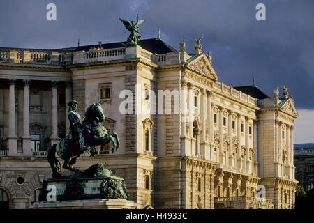 L'Autriche, Vienne, le nouveau château, l'aile sud-est de la Hofburg de Vienne, statue équestre Prince Eugene von Anton Dominik Fernkorn, Banque D'Images