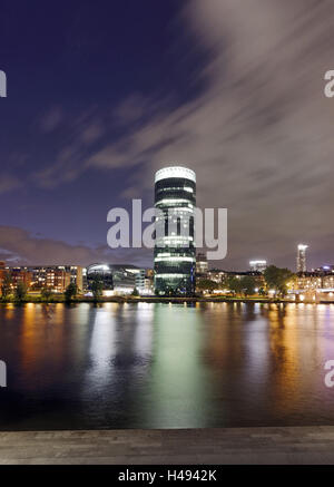 Tour Westhafen en direction de quartier des banques la nuit, Francfort, Hesse, Allemagne, Europe, Banque D'Images