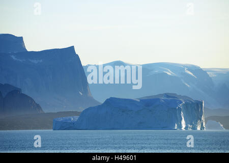 Iceberg dans le fjord Romer, le Groenland, l'Arctique, Banque D'Images