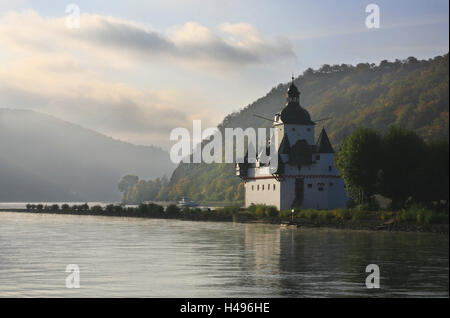 Pfalzgrafenstein château sur une île sur le Rhin près de Kaub, lumière d'un matin d'automne humide, Banque D'Images