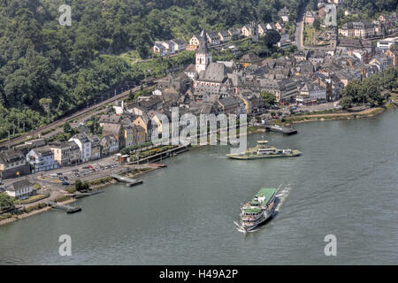 Allemagne, Rhénanie-Palatinat, St Goarshausen, église, le Rhin, de bateau, ferry, port, Banque D'Images