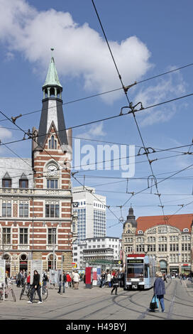 Allemagne, Erfurt, Thuringe, place, des maisons, tramway, piétons, Banque D'Images