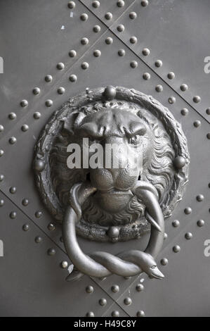 Du château de Dresde, doorknocker, tête de lion à la porte de la petite cour du château, Dresde, Saxe, Allemagne, Banque D'Images