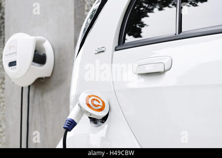 La voiture électrique à une station de charge, charge, charge rapide, la mobilité électrique, Banque D'Images