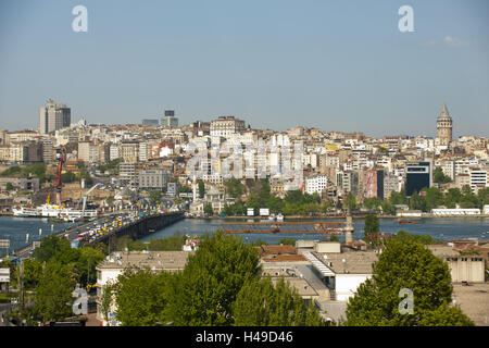 La Turquie, Istanbul, vue Unkapani sur la Corne d' avec le pont Atatürk sur Beyoglu, à droite le Galataturm, Banque D'Images