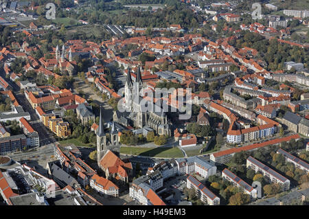 Allemagne (Saxe-Anhalt), Halberstadt, vues aériennes, maisons, églises, clochers, sommaire, photo aérienne, Martinikirche, cathédrale, chère église Notre Dame, les maisons, les bâtiments, Banque D'Images