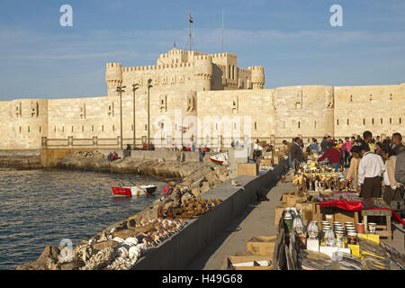 Egypte, Alexandrie, fort Kait Bey, marché aux puces dans le petit port, Banque D'Images