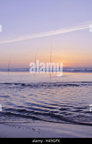 Des cannes à pêche sur la plage, surfcasting, Portugais côte Atlantique, Praia d'el Rey, Obidos, Portugal, Banque D'Images