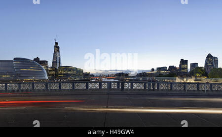 Vue depuis le Tower Bridge, London plus, l'hôtel de ville, bureau de l'Autorité du Grand Londres, l'écope, Londres, Angleterre, Royaume-Uni, Banque D'Images