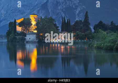 Château de Toblino dans le Lago Tu Santa Massenza, Trentin, Italie, Banque D'Images