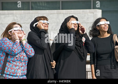 VAE, Dubaï, les Arabes, les verres solaires, l'obscurité, Banque D'Images