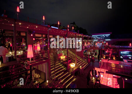 La Turquie, Istanbul, Ortaköy, Reina club stade, bar avec terrasse sur le Bosphore, la nuit, Banque D'Images