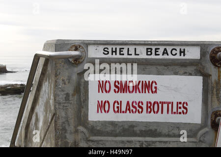 Pas de panneaux de stationnement sur la plage de San Diego, pas de bouteilles en verre, ne pas fumer, Shell Beach, Banque D'Images