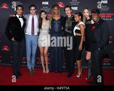 West Hollywood, Californie, USA. 13 Oct, 2016. Staz Nair, Ryan McCartan, Victoria Justice, Laverne Cox, Reeve Carney, Christina Milian, Ivy Levan et Ben Vereen arrive pour la première de ''The Rocky Horror Picture Show ; faisons-le encore une fois le Time Warp'' Premiere au Roxy Theatre. Credit : Lisa O'Connor/ZUMA/Alamy Fil Live News Banque D'Images