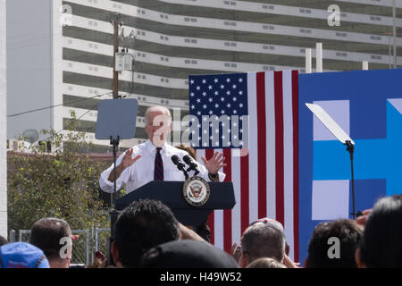 Las Vegas, Nevada, USA. 13 octobre, 2016. Le vice-président Biden rallyes travailleurs culinaire le 13 octobre 2016 au Culinary Workers Union à Las Vegas, NV. Crédit : l'accès Photo/Alamy Live News Banque D'Images
