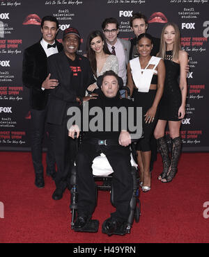 West Hollywood, CA. 13 Oct, 2016. Staz Nair, Ben Vereen, Victoria Justice, Tim Curry, Ryan McCartan, Reeve Carney, Christina Milian et Ivy Levan au tapis rouge première de Fox's 'The Rock Horror Picture Show : vous permet de faire le Time Warp Again' au Roxy le 13 octobre 2016 à West Hollywood, Californie. Credit : Mpi991 Punch/media/Alamy Live News Banque D'Images