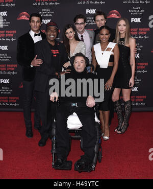 West Hollywood, CA. 13 Oct, 2016. Staz Nair, Ben Vereen, Victoria Justice, Tim Curry, Ryan McCartan, Reeve Carney, Christina Milian et Ivy Levan au tapis rouge première de Fox's 'The Rock Horror Picture Show : vous permet de faire le Time Warp Again' au Roxy le 13 octobre 2016 à West Hollywood, Californie. Credit : Mpi991 Punch/media/Alamy Live News Banque D'Images